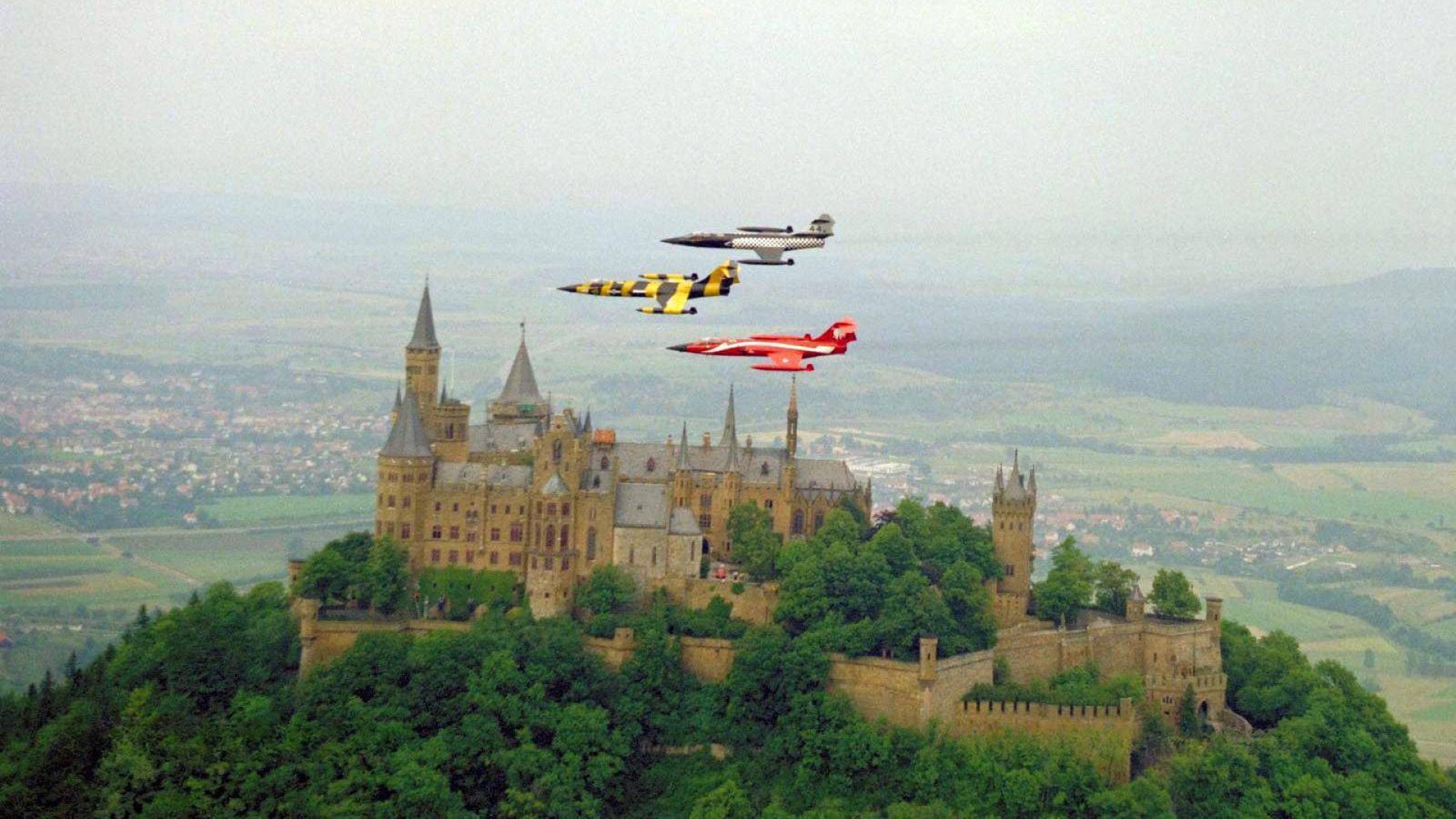 CF-104s from my Canadian Forces Base CFB Baden-Söllingen (EDSB), West Germany, flying by Schloss Hohenzollern castle in West Germany